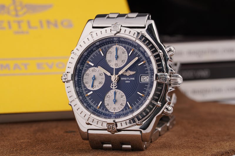 Montre femme élégante en acier